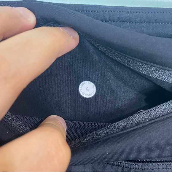 Lululemon Run Times Short Sz 4 Black 4” - Picture 4 of 4